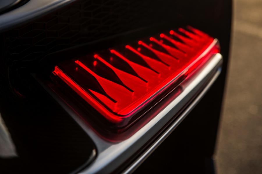 Детали интерьера Bugatti Chiron 2016 года  (NA) (фото 33 из 39)